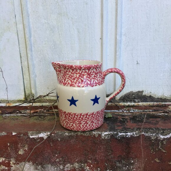 Red Spongeware Blue Star Large Pitcher Gerald Henn/Fourth of July/Housewarming - Picture 7 of 9